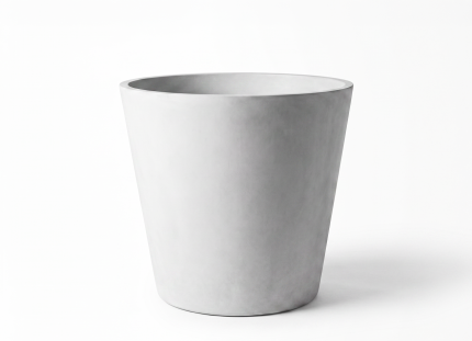 Vaso Conus 56 em cimento natural Godinho Concrete Design para interior e exterior